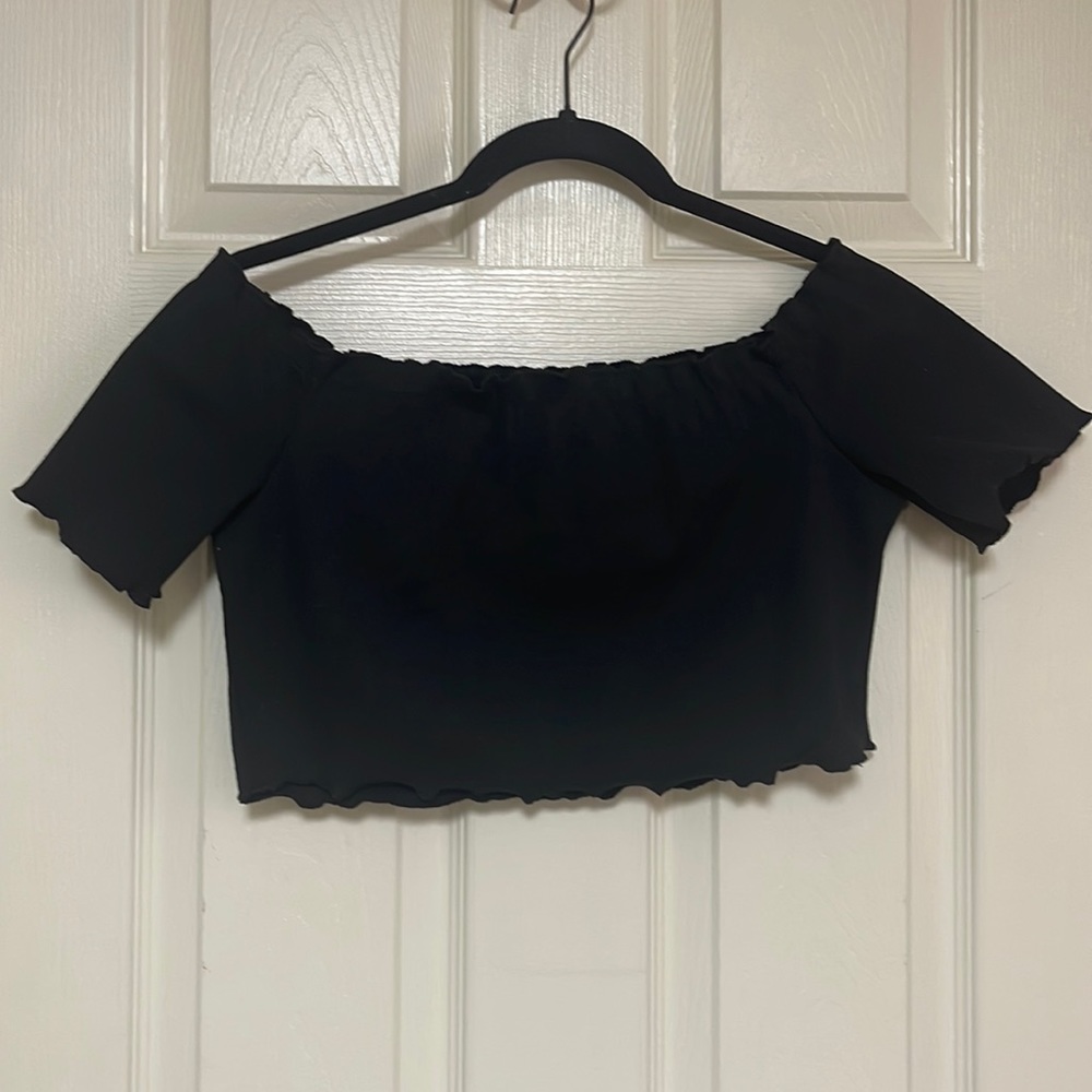 SHEIN crop top. Size large. Black. Worn off shoulders.
